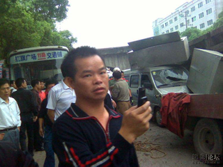 Illustration for article titled Chinese Bridge Collapse Kills Nine, Incites Local Outrage